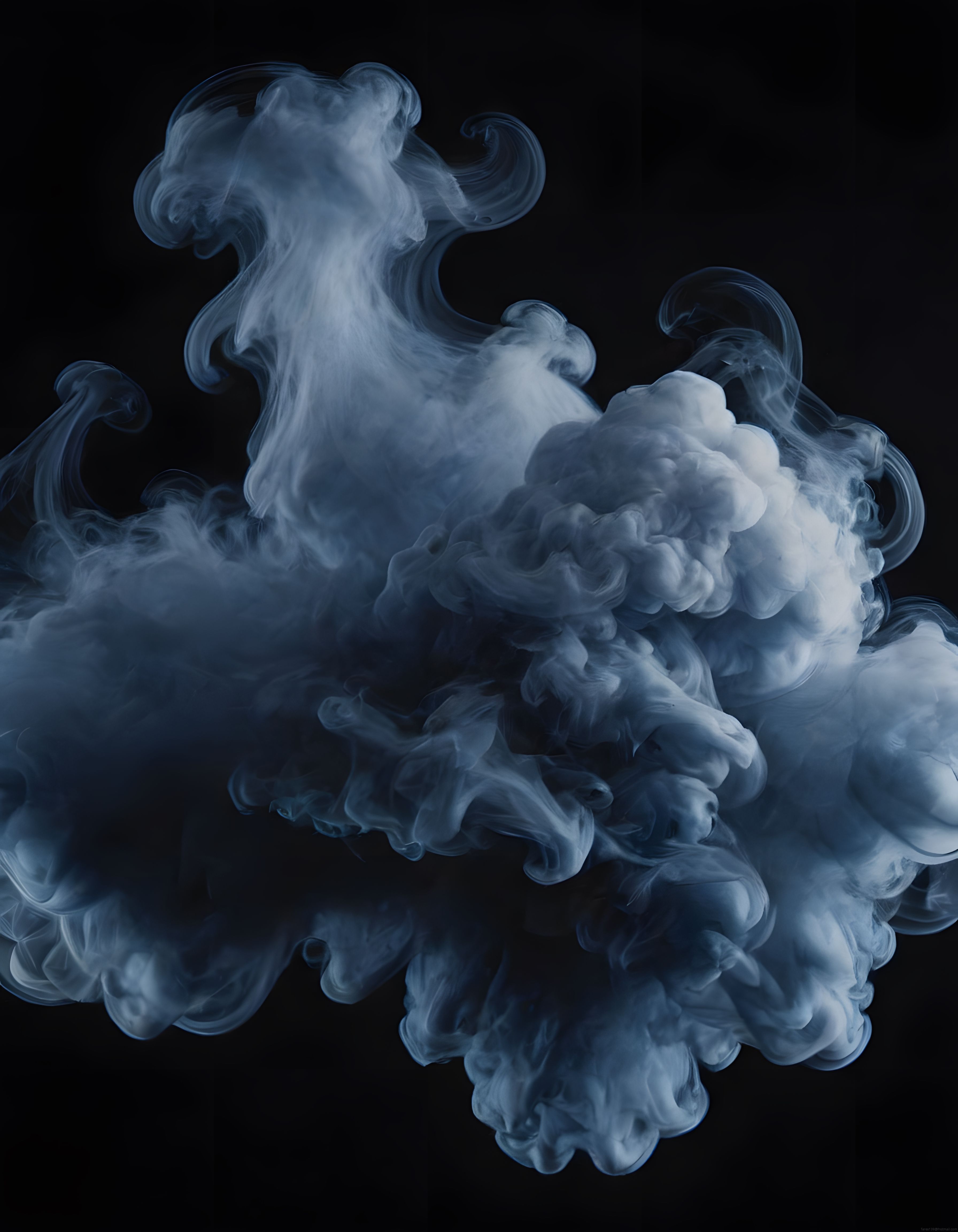 Siyah Arka Planda Soyut Mavi Beyaz Duman Formları ve Mistik Atmosfer