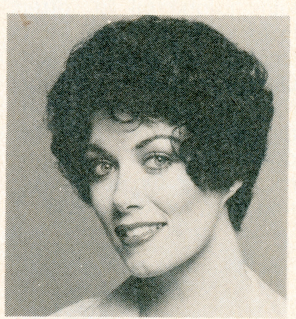 siyah beyaz vintage kadın portresi nostaljik gazete kupürü sanatçı fotoğrafı
