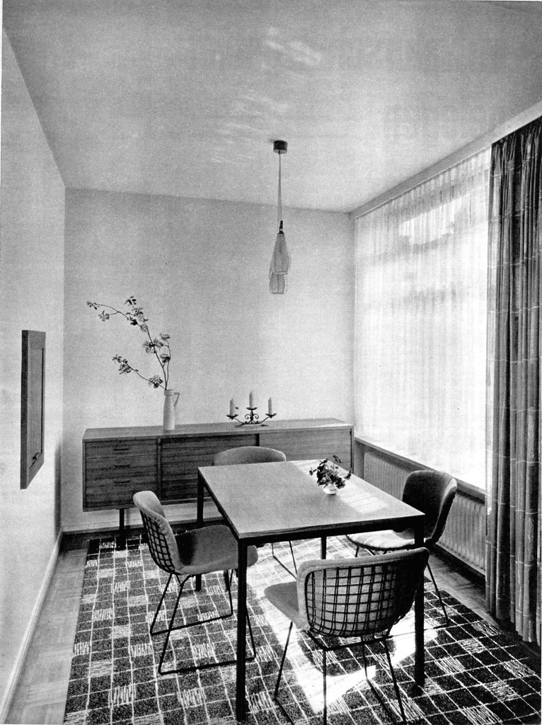 Siyah Beyaz Vintage Yemek Odası: Retro Mobilyalar ve Minimalist Dekorasyon