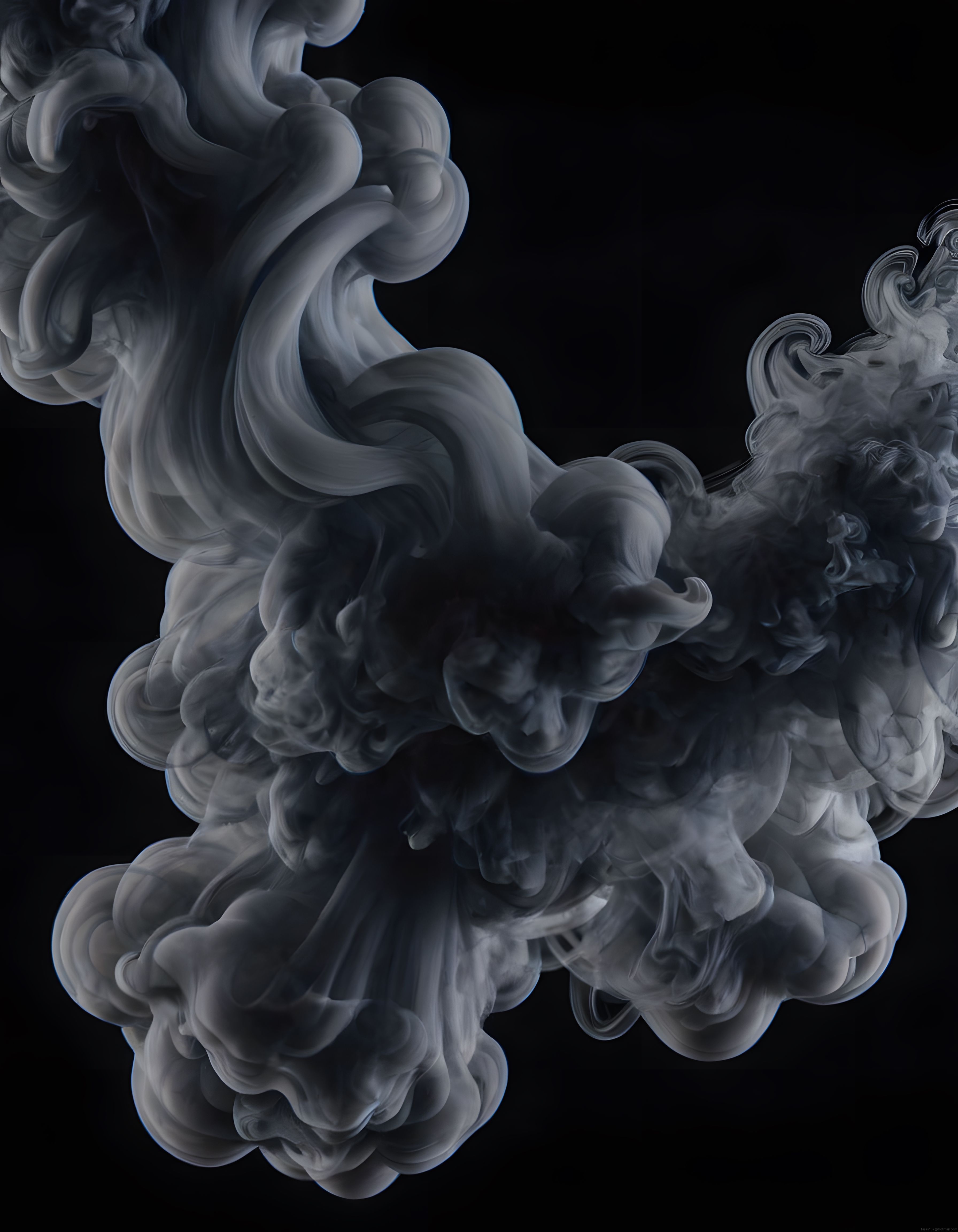 Siyah Fon Üzerinde Süzülen Gri ve Beyaz Dumanların Soyut Dansı