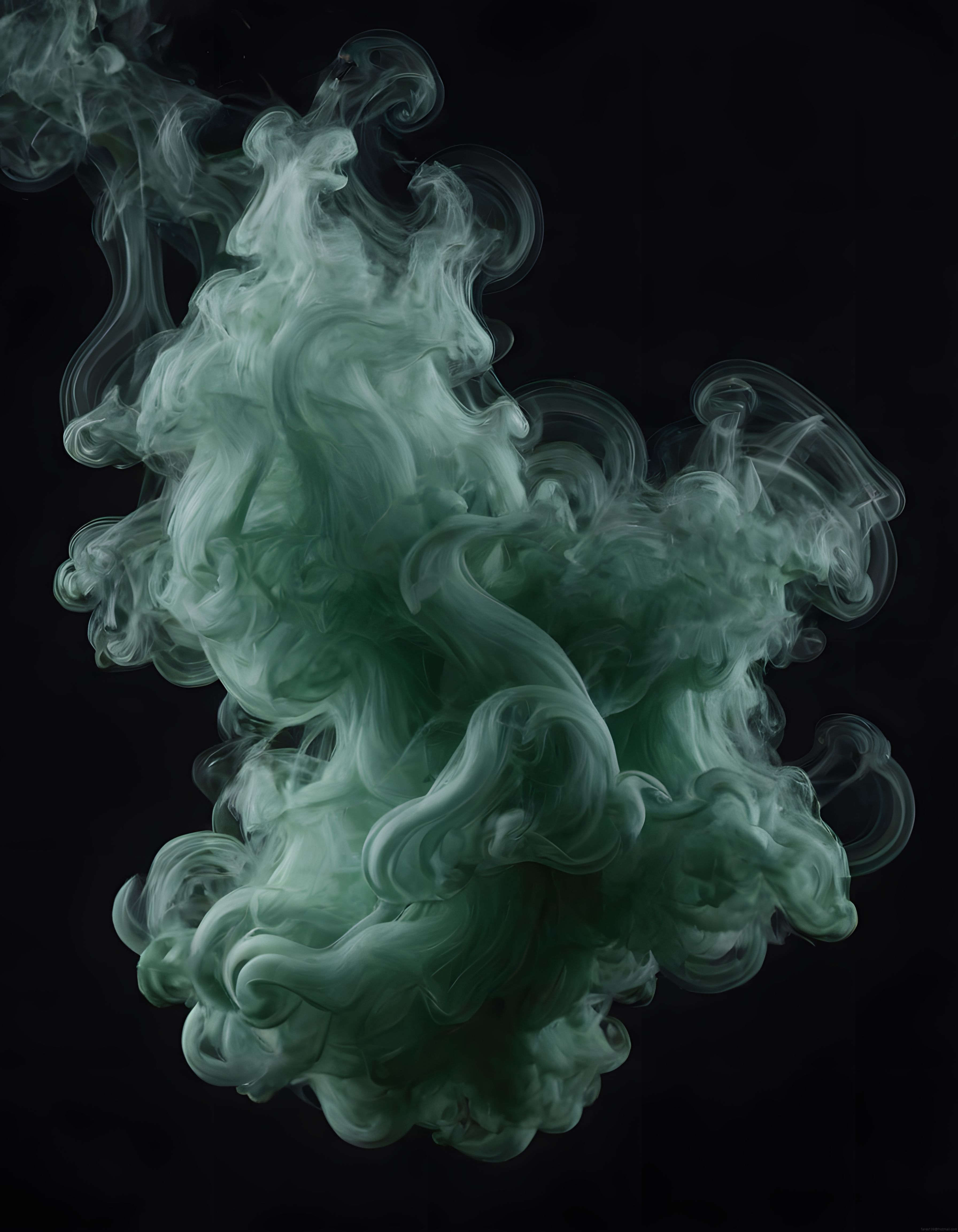 Siyah Fon Üzerinde Yeşilimsi Dumanın Gizemli ve Büyüleyici Soyut Dansı