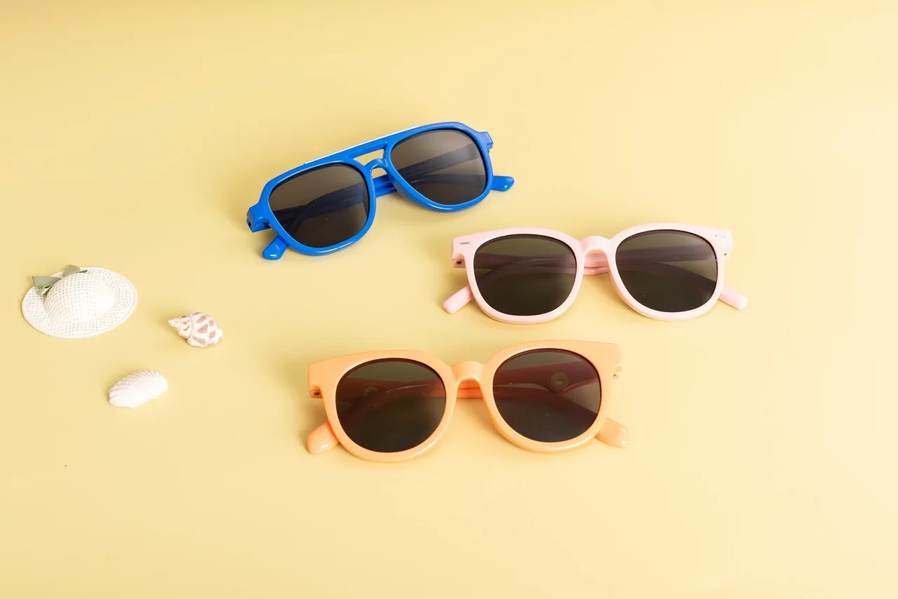 Siyah gözlük moda aksesuarı - minimal stil