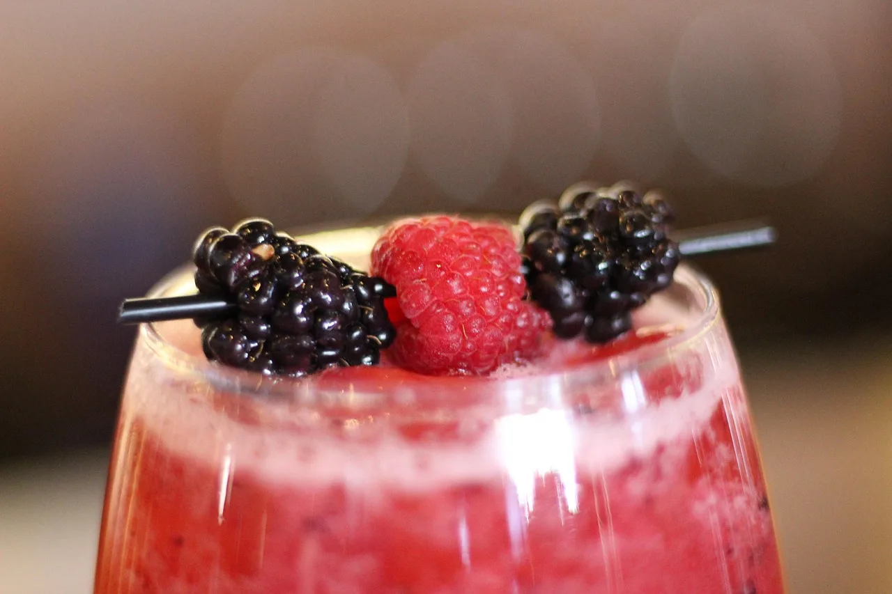 Soğuk kokteyl sunumu bar ortamı fotoğrafı