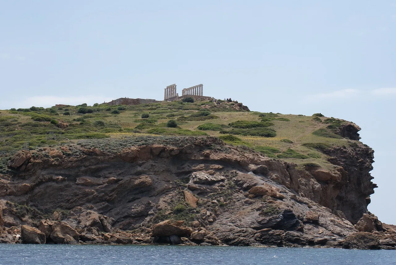 Sounion burnu antik tapınak ve deniz manzarası fotoğrafı