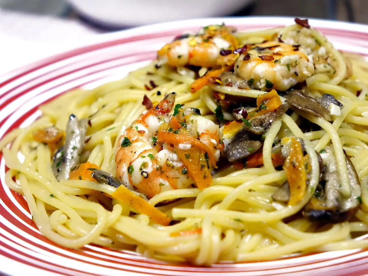 Spagetti mantarlı karides soslu - İtalyan lezzeti