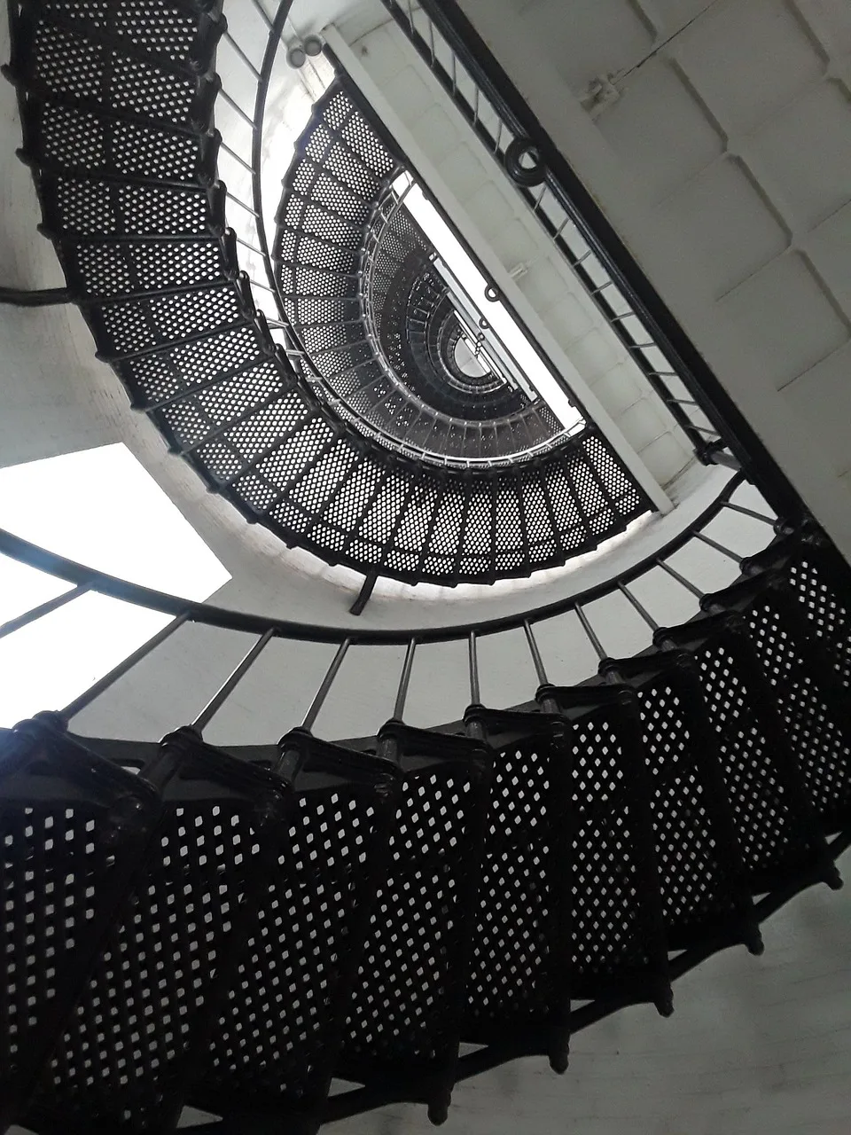 Spiral merdivenli deniz feneri - mistik mimari