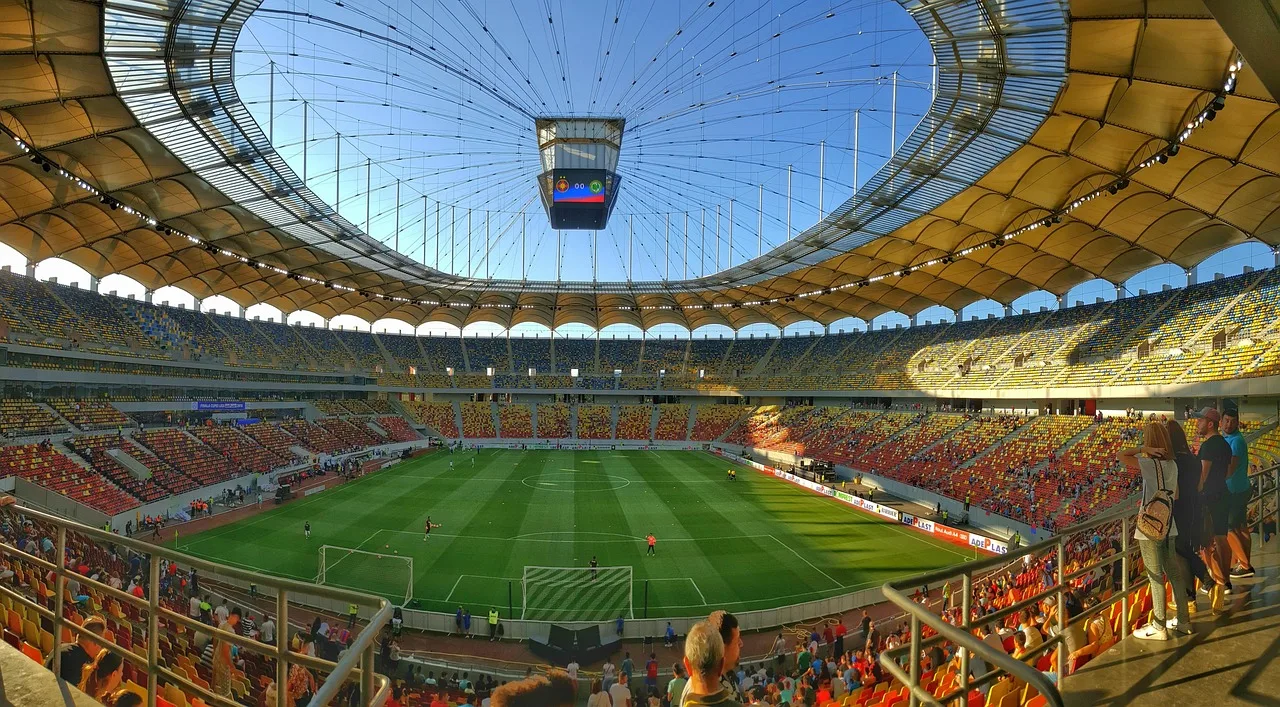 Stadyumda futbol maçı atmosferi - taraftar coşkusu