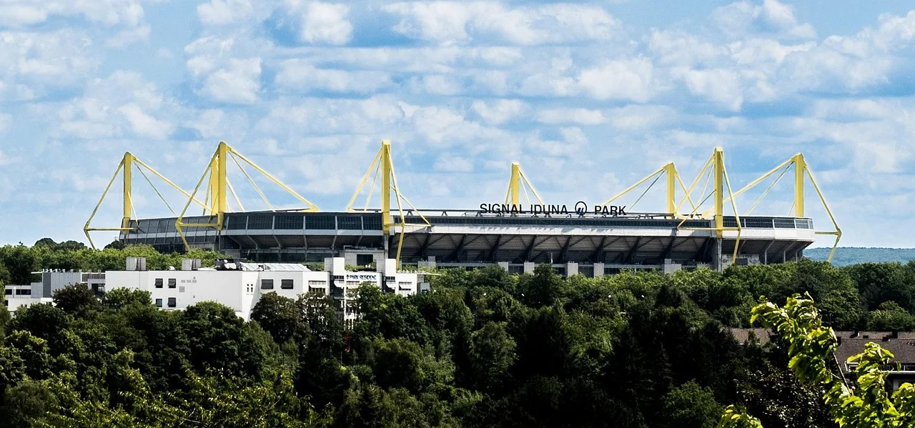 Stadyumda futbol maçı - Dortmund teması