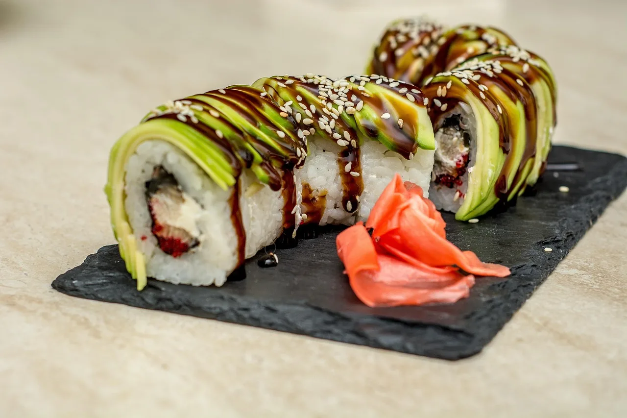 Sushi rulo tabak düzenlemesi - Japon lezzeti