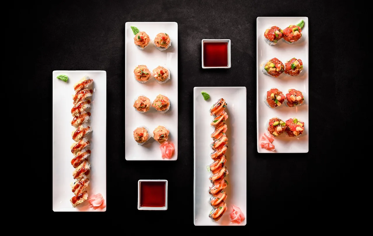 Sushi ruloları flat lay - Japon mutfağı
