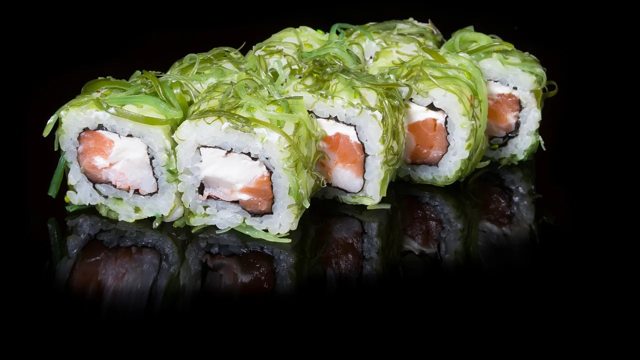 Sushi tabağı doğa manzaralı - Asya mutfağı
