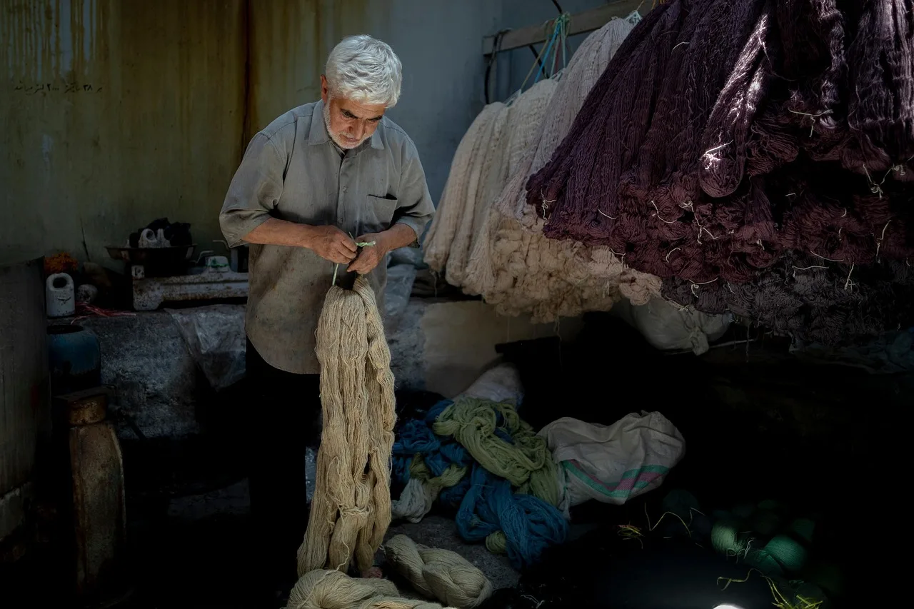 Tabriz çarşısı kalabalık pazar fotoğrafı tarihi ticaret