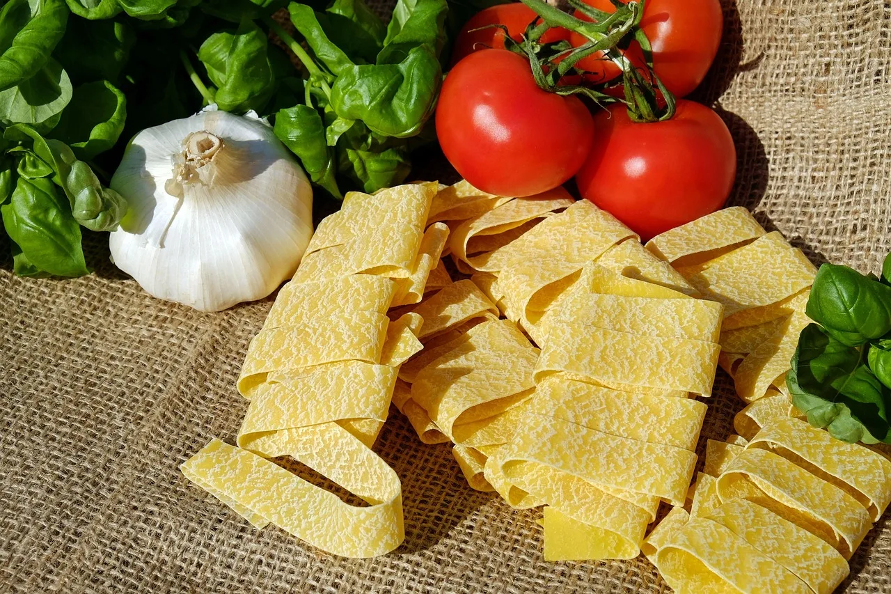 Tagliatelle taze makarna tabağı - İtalyan mutfağı