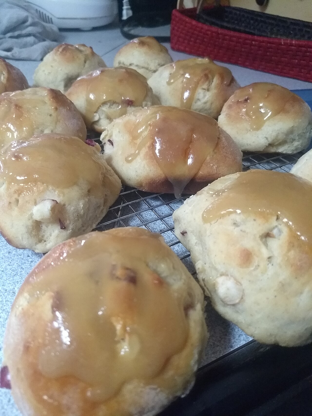 Hot Cross Bun (Haçlı Çörek)