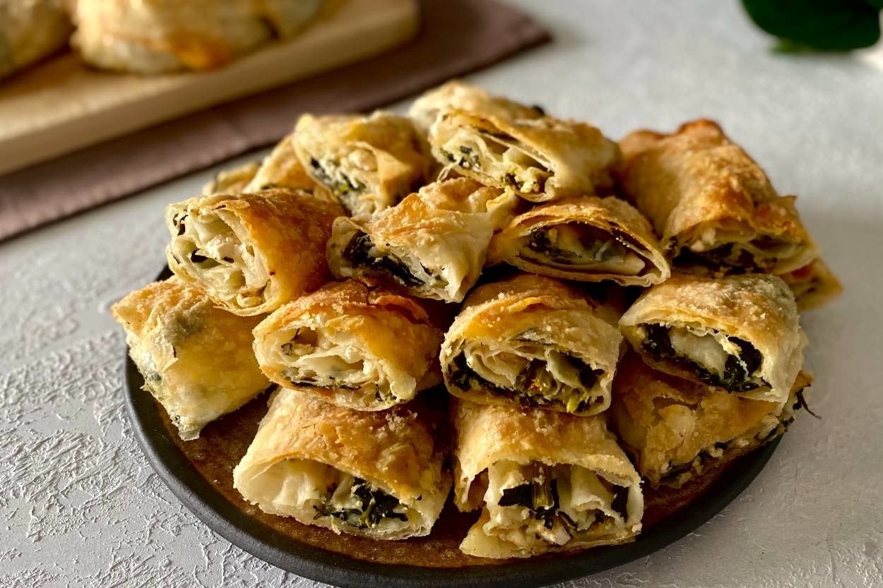 Ispanaklı ve Norlu Börek (Kıbrıs Usulü Kol Böreği)