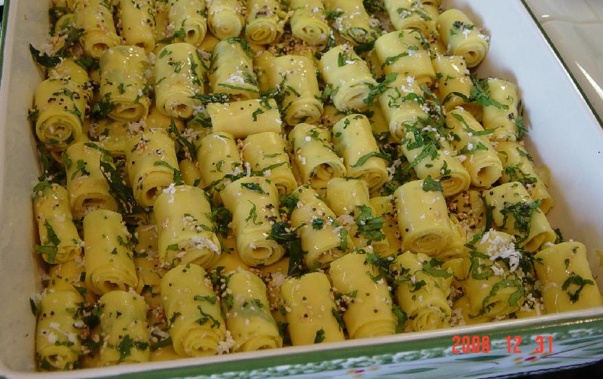 Khandvi (Nohut Unu Ruloları)