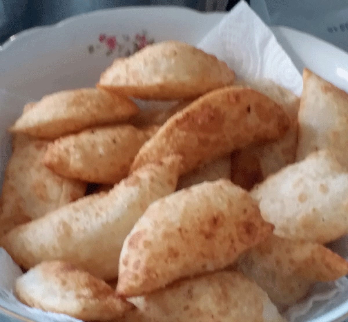 Nor Böreği (Gül Sulu Tatlı Lor Böreği)