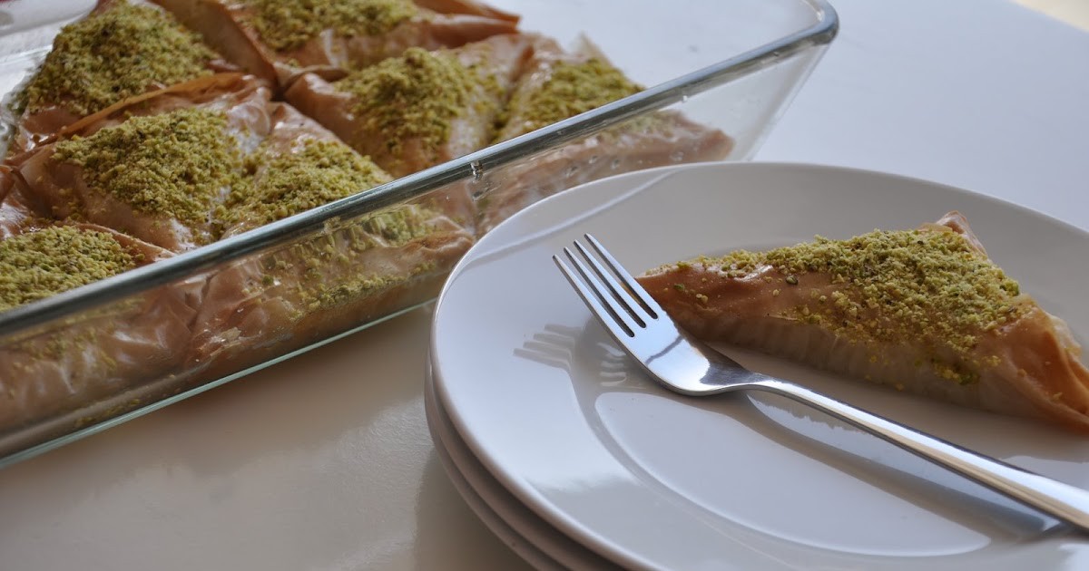 Sütlü Börek (İrmik Muhallebili Şerbetli Kıbrıs Tatlısı)