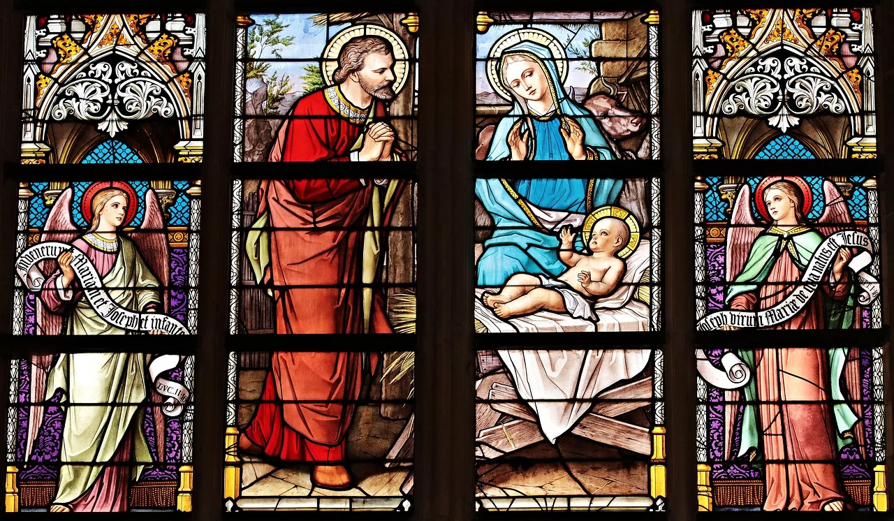 Tarihi kilise vitray pencereleri - dini mimari detayı
