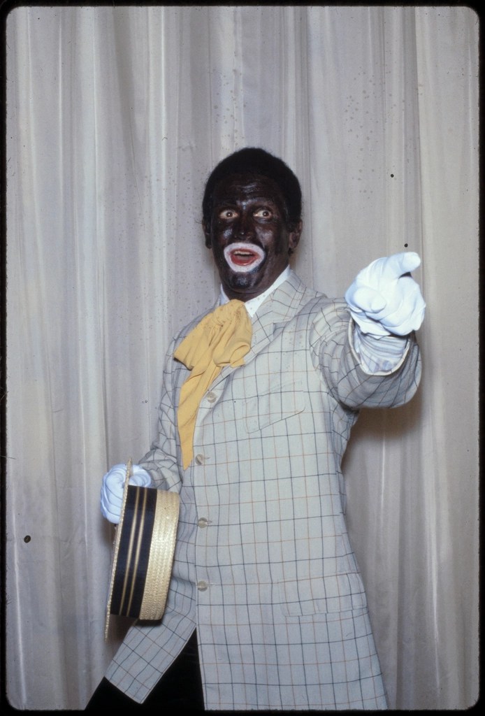 Tarihsel Blackface Sahne Performansı: Klasik Tiyatro Kostümü ve Makyajı