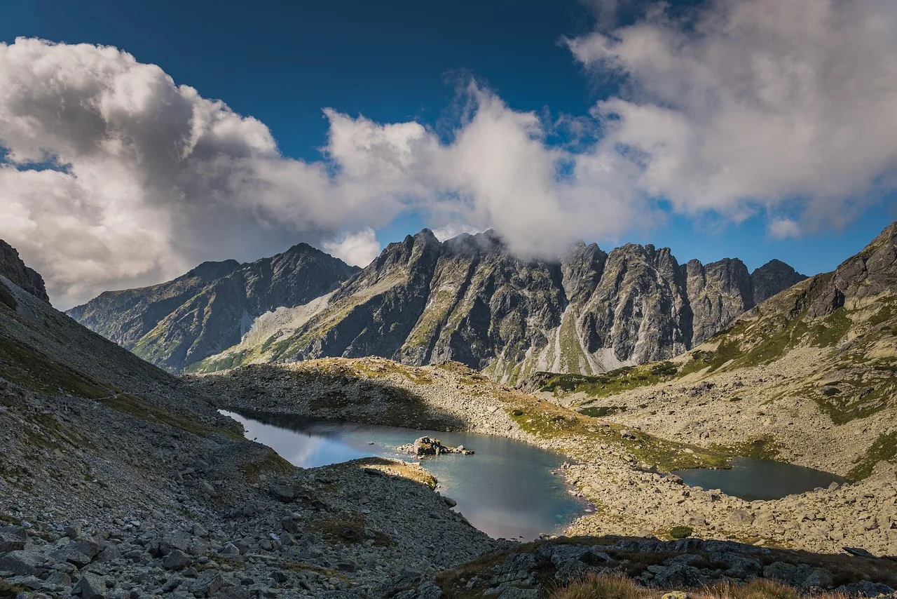 Tatra dağları gölü manzarası - doğa fotoğrafı