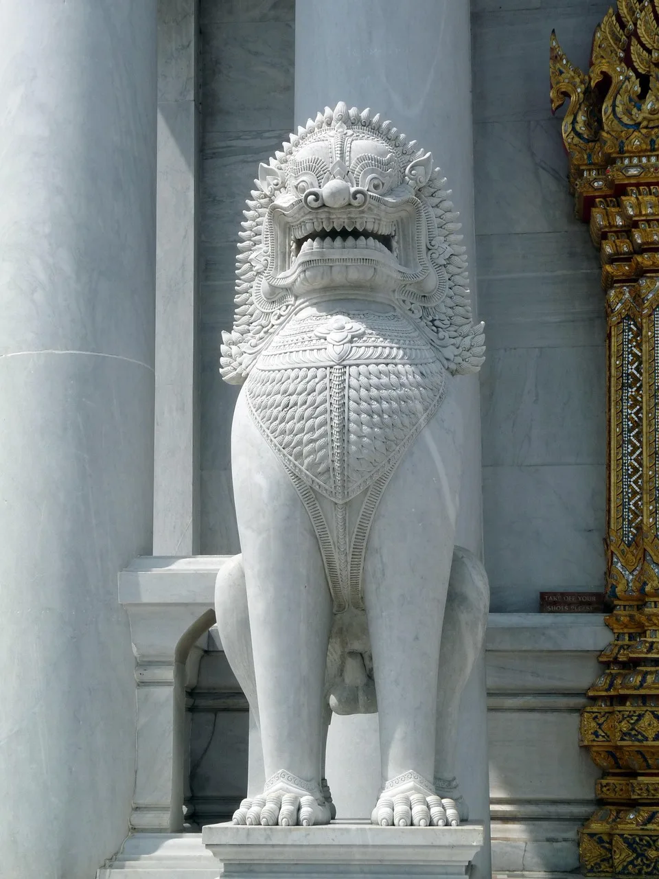 Tayland tapınağı koruyucusu aslan heykeli