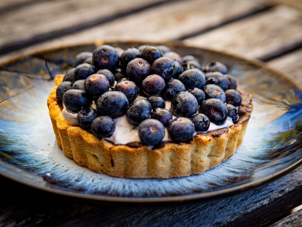 Taze Yaban Mersini ve Kremalı Tart Tatlısı Tatlı Krizlerine Çözüm
