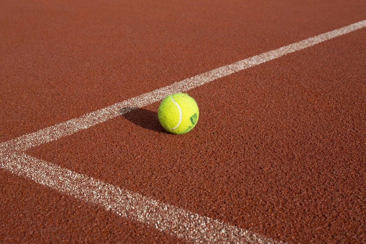 Tenis kortu toplu aksiyon fotoğrafı - dinamik spor