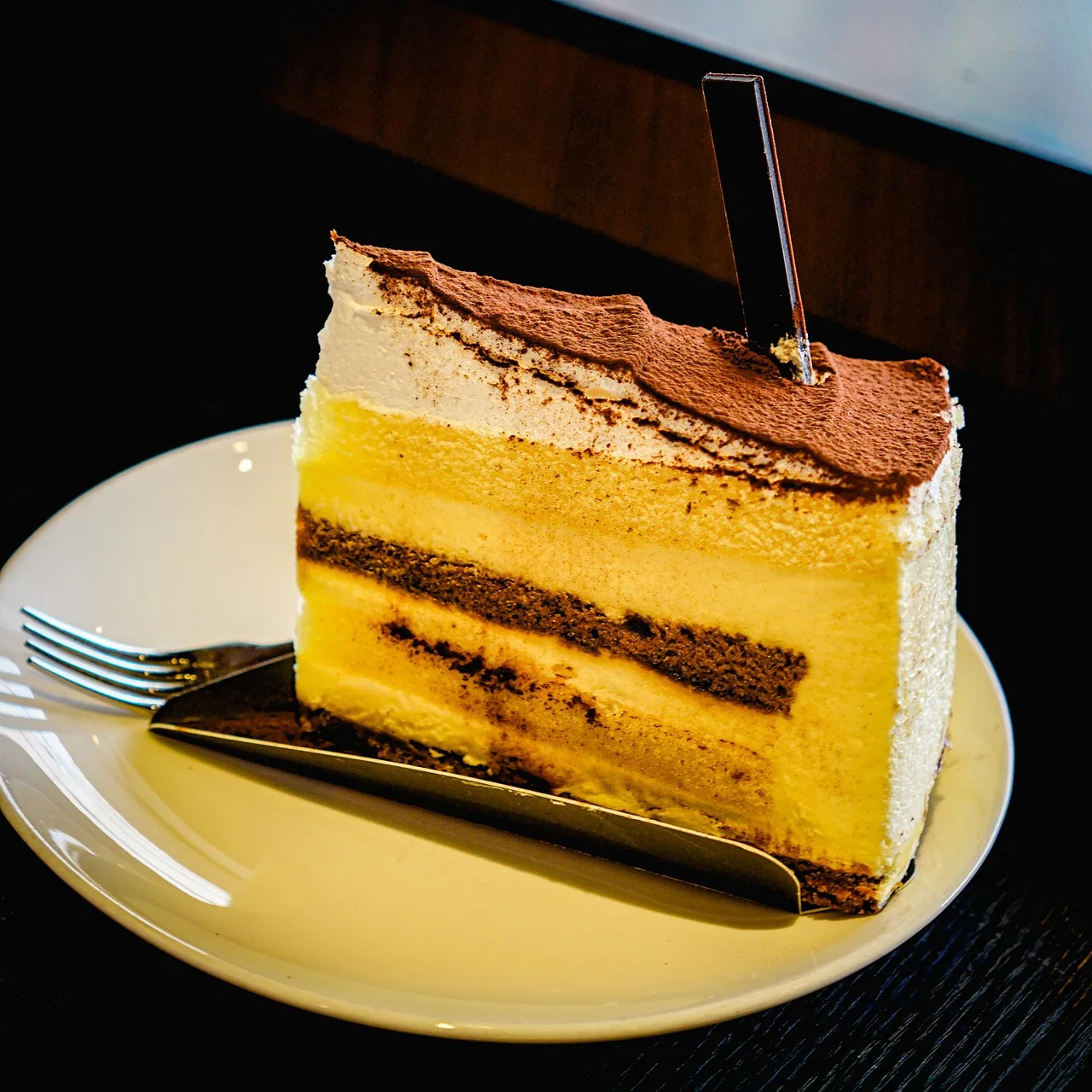 Tiramisu dilimli kek fotoğrafı - tatlı lezzet