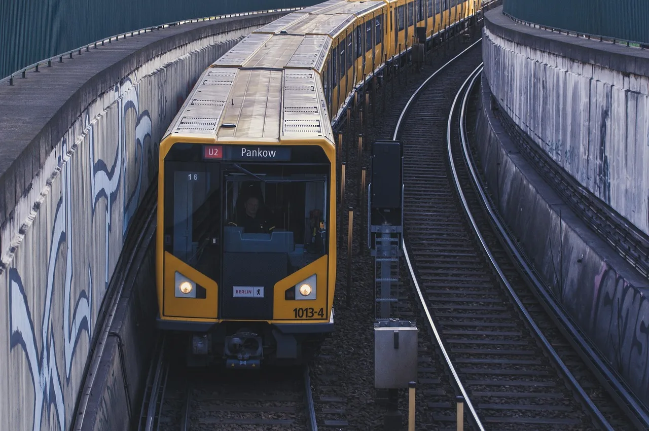 Tren istasyonu metro hattı - şehir içi ulaşım