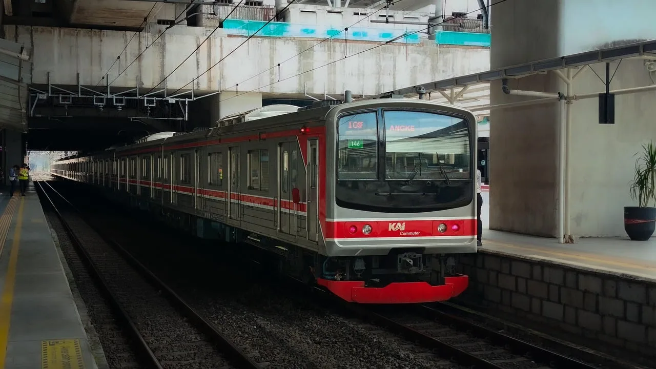Tren istasyonu platformu - Jakarta şehir metrosu