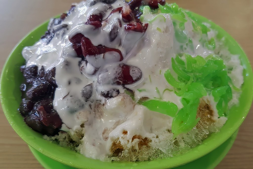 Tropik Tatlı Keyfi: Pandan Eriştesi, Renkli Jel ve Buzlu Nefis Serinleme