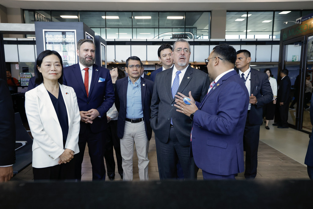 Uluslararası heyet resmi ziyarette modern teknoloji merkezini gezdi