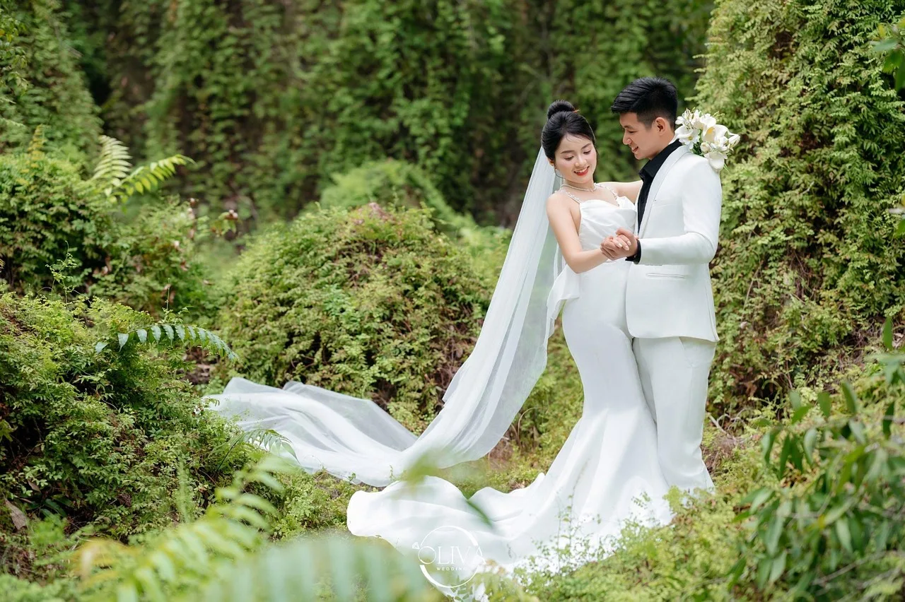 Vietnam düğünü Asyalı gelin ve damat fotoğrafı