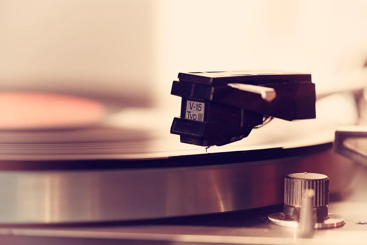 Vinil çalma makinesi retro atmosferi vintage ses