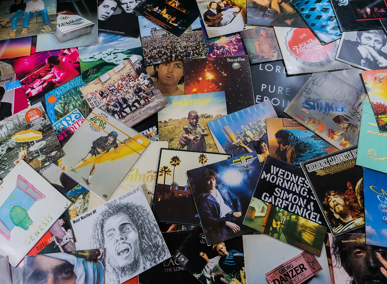 Vinil plak çalma makinesi - retro müzik atmosferi