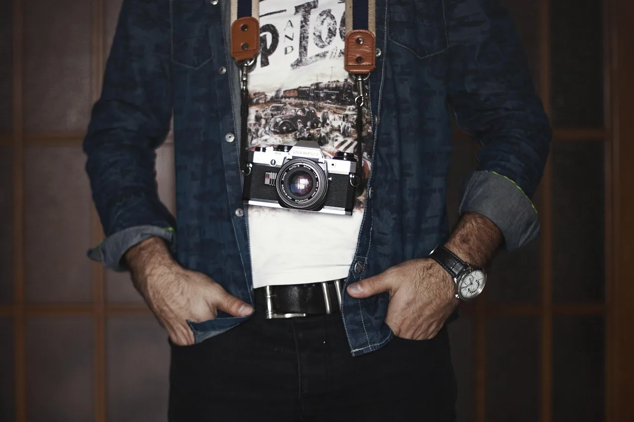 Vintage grunge moda fotoğrafçı çekimi kamera