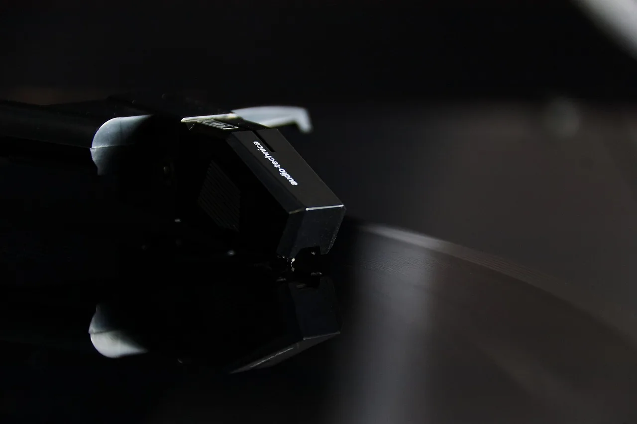 Vinyl plak turntable DJ fotoğrafı - ses detayları