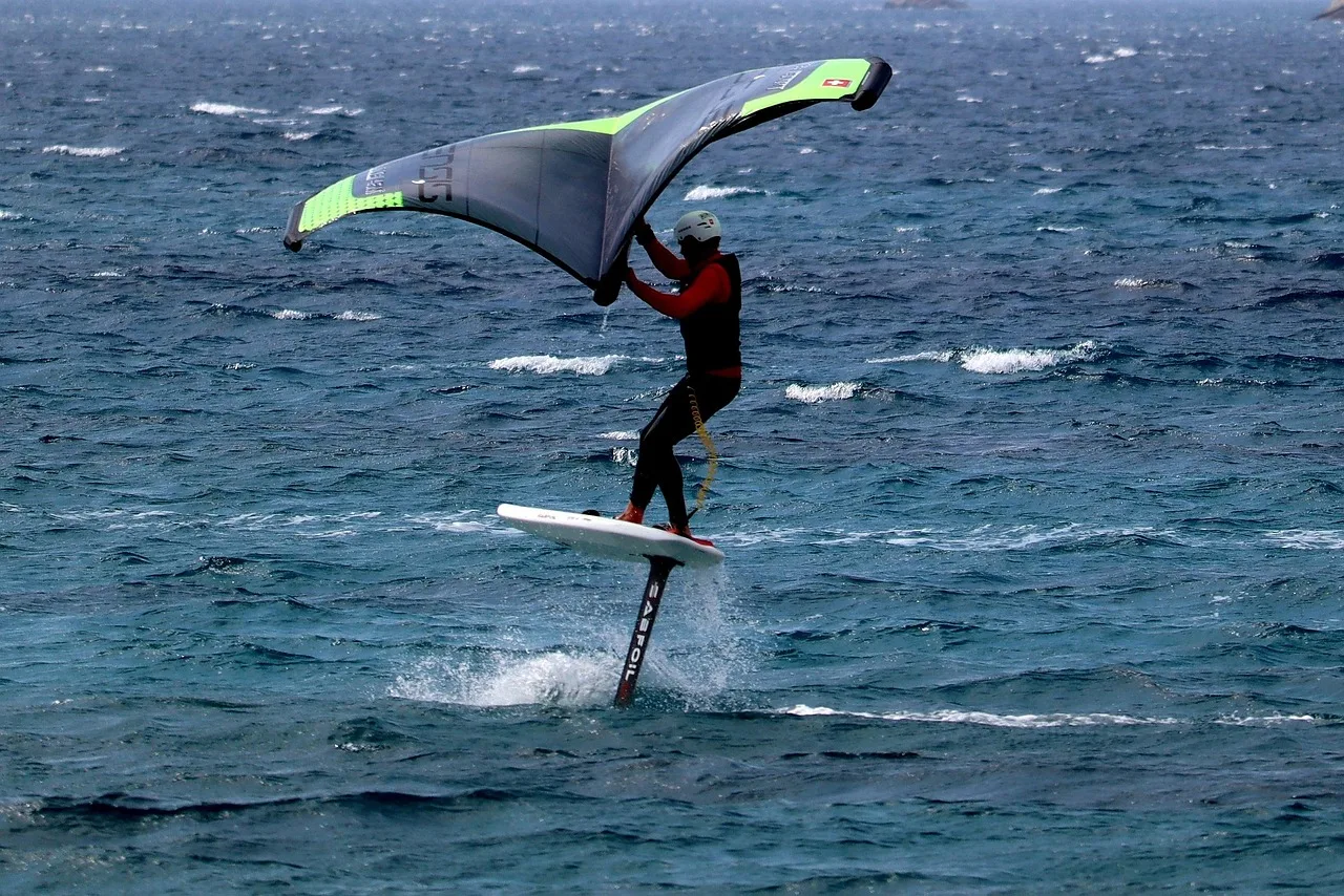 Wing surfing foiling - su üstünde kayma