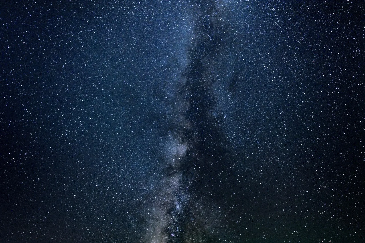 Yıldızlı gökyüzü duvar kağıdı - gece manzarası