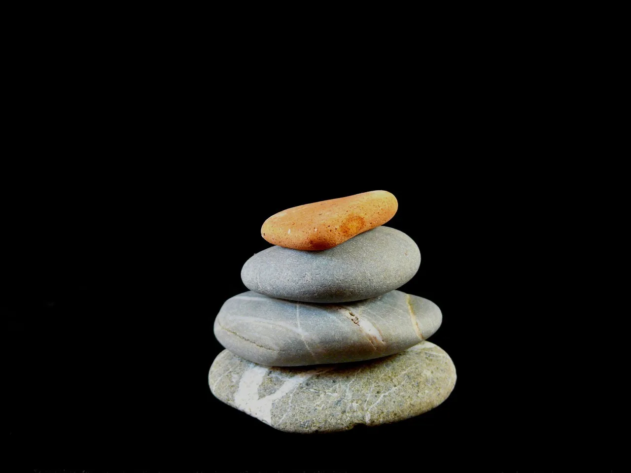 Zen taşlarıyla denge – doğal rahatlama