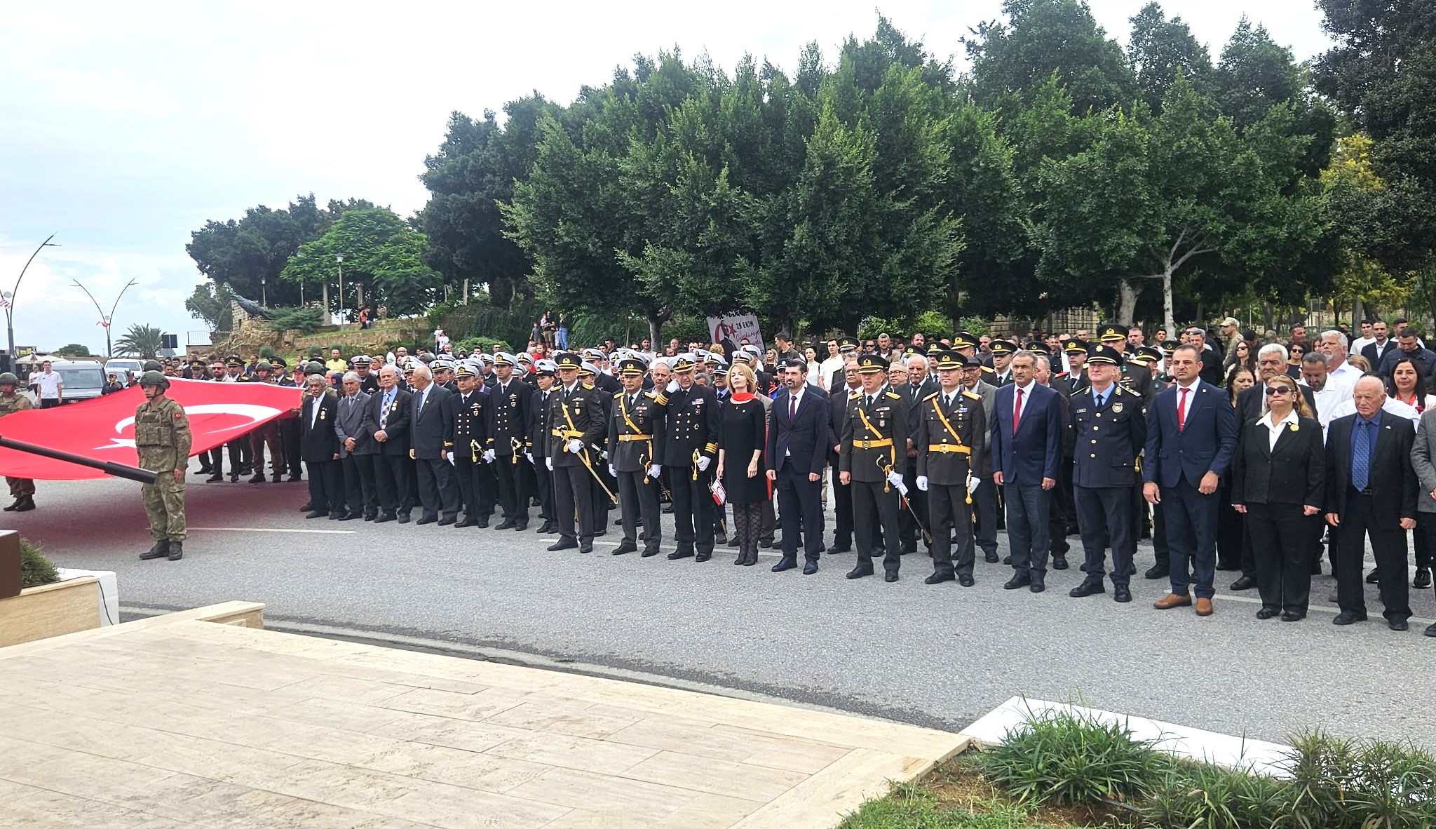 29 Ekim kutlamalarında ilçelerde törenler yapıldı, bazı kortejler iptal edildi