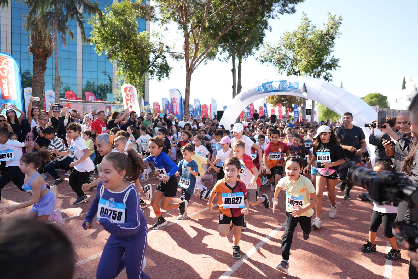 6-12 yaş çocukları Ülker Lefkoşa Yarı Maratonu'nda koştu