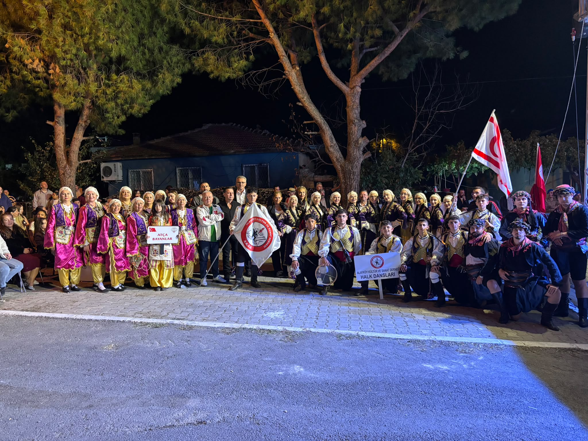 Alayköy Kültür ve Sanat Derneği halk dansları ekibi Buharkent'teki festivale katıldı