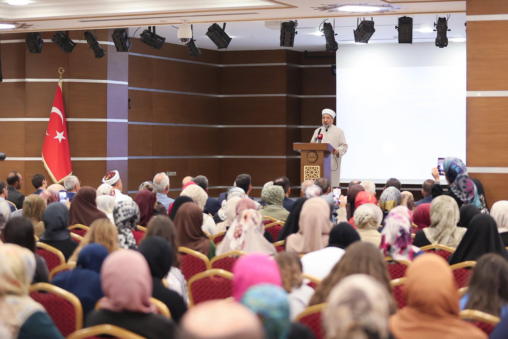 Arpaguş, Lefkoşa’da “Cami ve Sosyal Hayat” temasıyla din görevlileriyle bir araya geldi