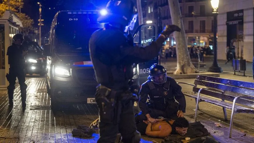 Barselona'da protesto sırasında yağmalama olayları: yaklaşık 100 gözaltı