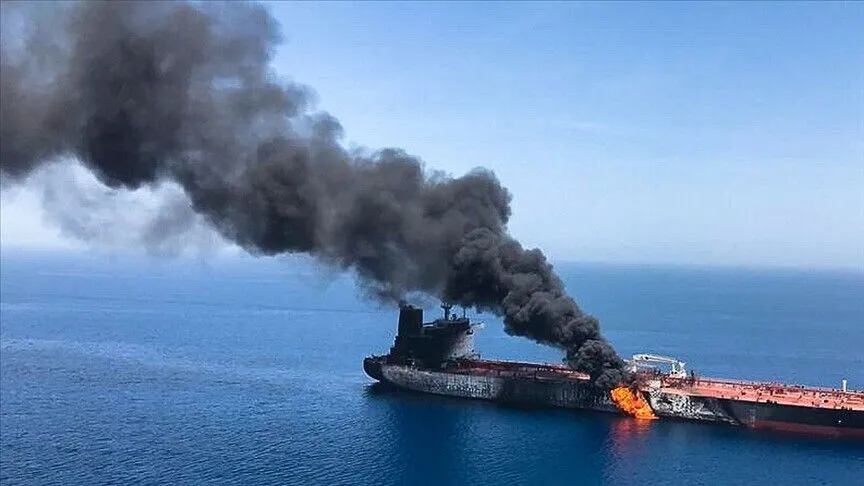 Basra Körfezi'nde petrol tankerine RPG saldırısı: Gemide hasar oluştu