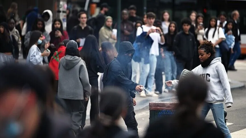 Brüksel'de öğrenciler okul kapısını kilitledi, eğitim reformları protesto edildi
