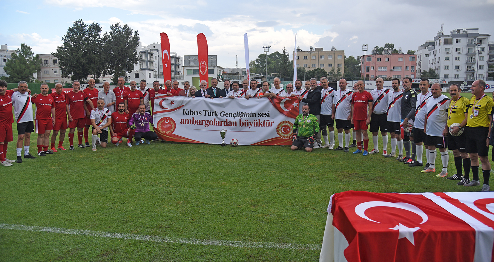 Cumhuriyet Meclisi ve TBMM Futbol Takımları Kıbrıs Türklerine Dostluk Maçıyla Destek Verdi