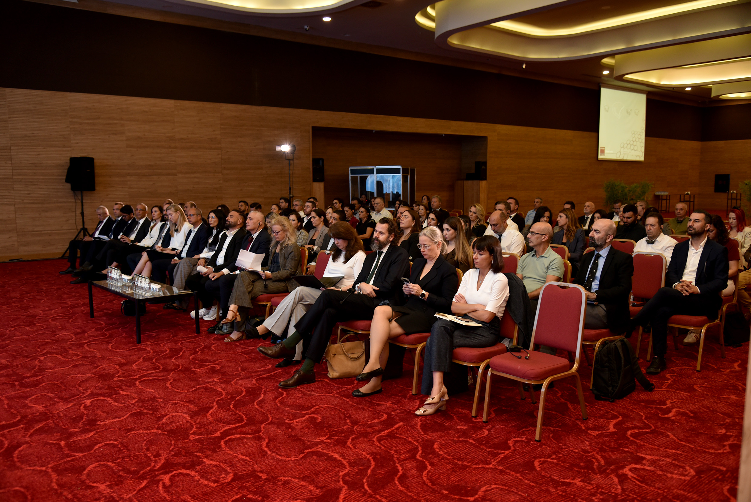 Dünya Bankası’nın 2026 Kıbrıs Ekonomi Raporu: Enflasyon ve Büyüme Analizi